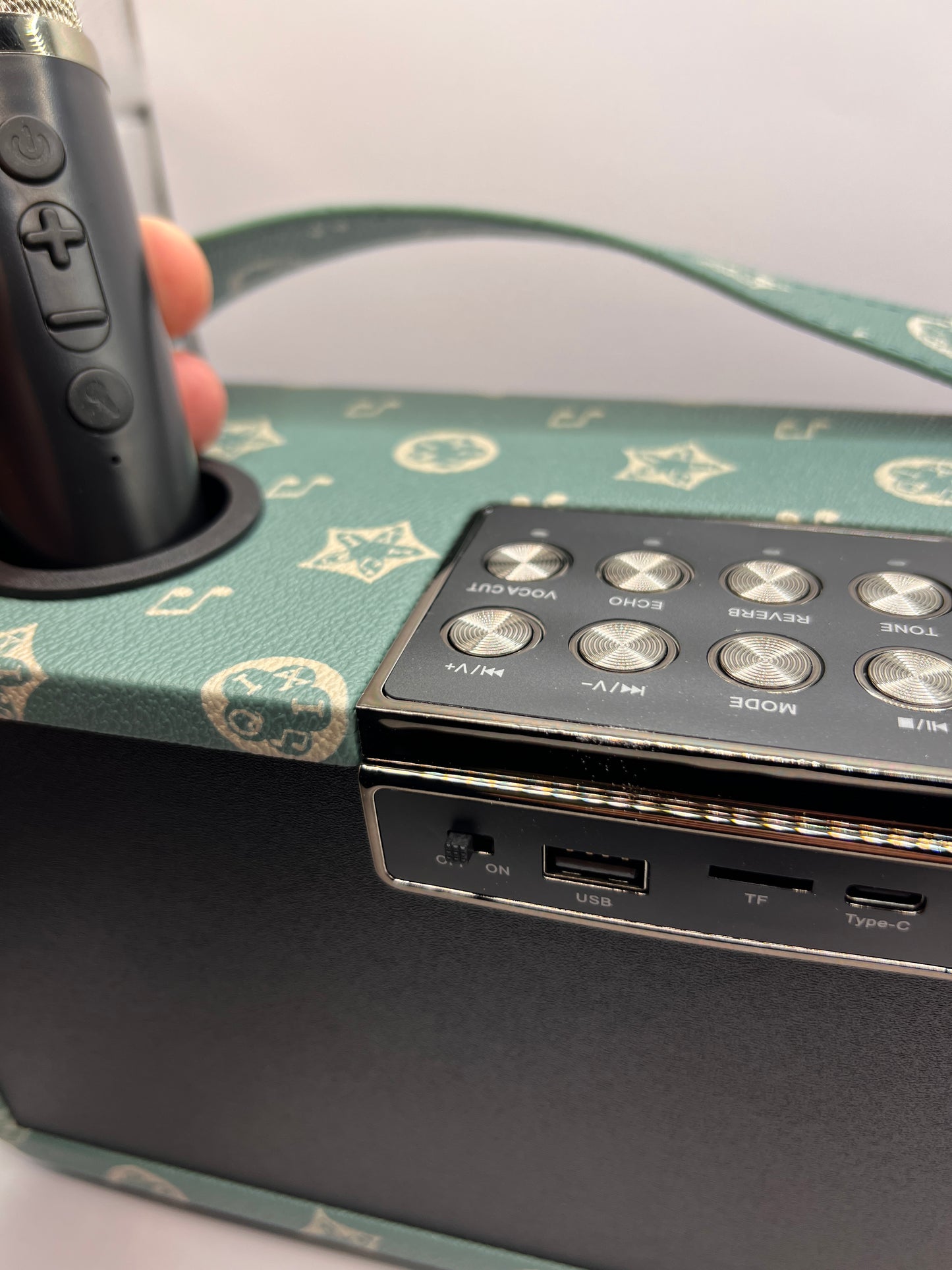 Cordless Bluetooth karaoke machine with 2 microphones and multiple vocal modes - USB-C cable included